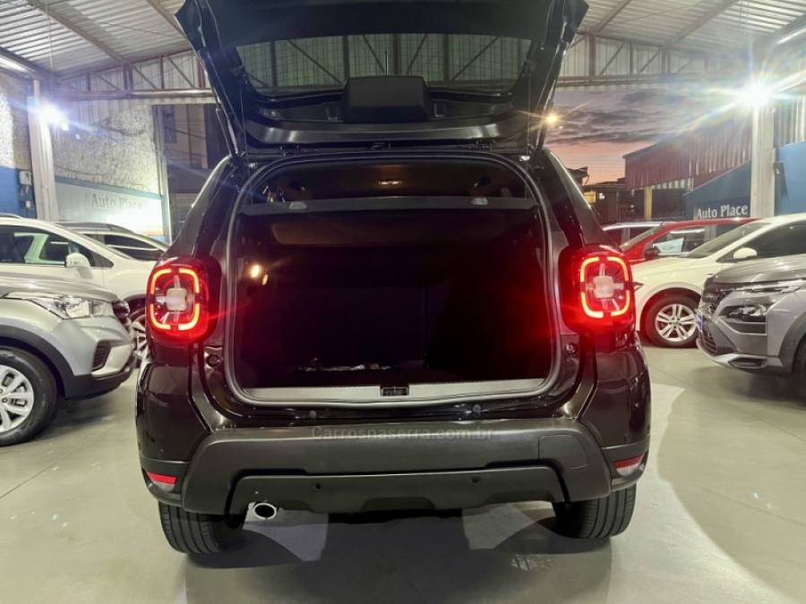RENAULT - DUSTER - 2022/2023 - Preta - R$ 108.900,00