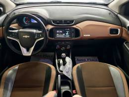 CHEVROLET - ONIX - 2016/2017 - Laranja - R$ 61.900,00