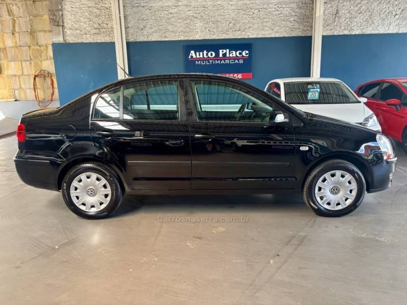 VOLKSWAGEN - POLO SEDAN - 2007/2008 - Preta - R$ 33.900,00