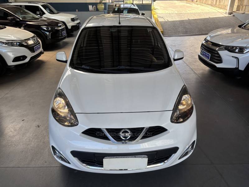 NISSAN - MARCH - 2015/2016 - Branca - R$ 40.000,00