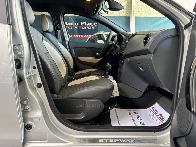 RENAULT - SANDERO - 2021/2022 - Prata - Sob Consulta