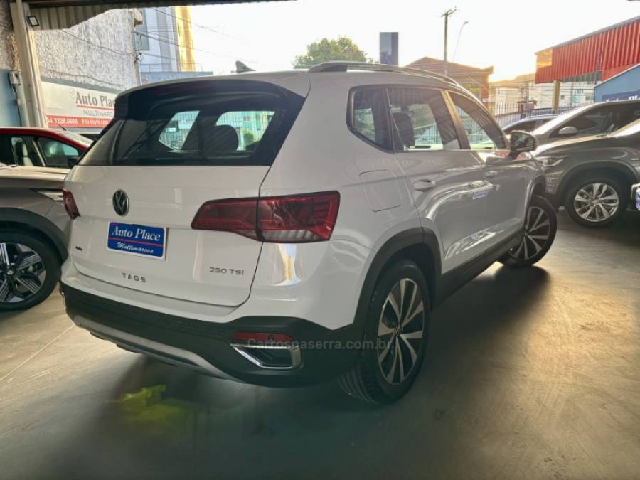 VOLKSWAGEN - TAOS - 2022/2022 - Branca - R$ 159.900,00