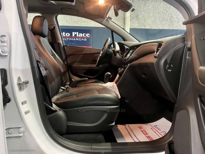 CHEVROLET - TRACKER - 2017/2018 - Branca - R$ 92.900,00