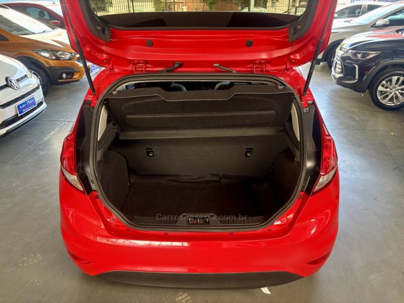 FORD - FIESTA - 2015/2015 - Vermelha - R$ 47.900,00