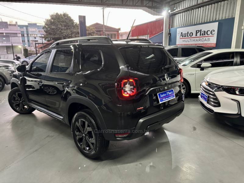 RENAULT - DUSTER - 2022/2023 - Preta - R$ 109.900,00
