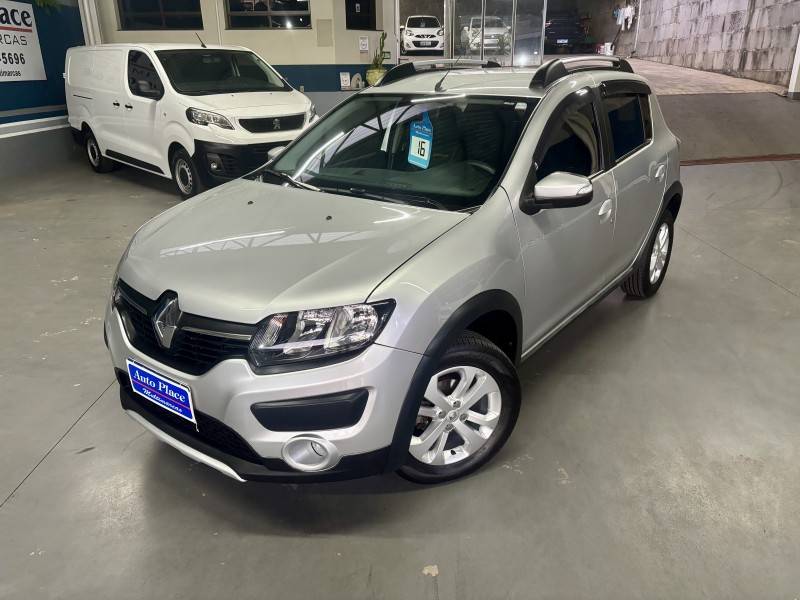 RENAULT - SANDERO - 2015/2016 - Prata - R$ 44.900,00