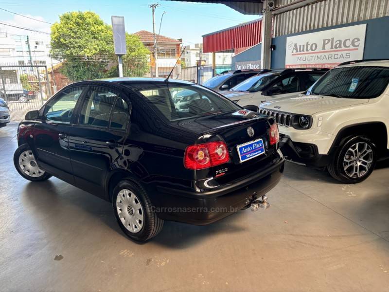VOLKSWAGEN - POLO SEDAN - 2007/2008 - Preta - R$ 33.900,00