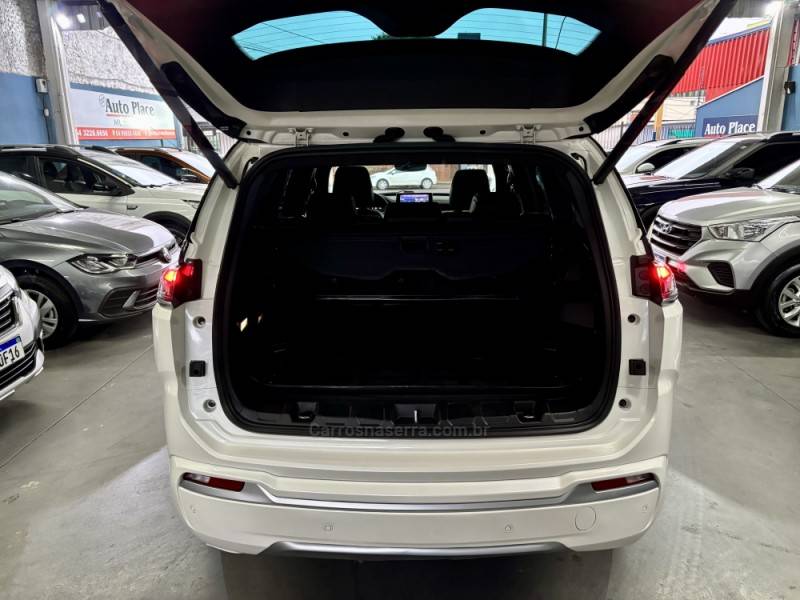JEEP - COMMANDER - 2022/2022 - Branca - R$ 185.900,00