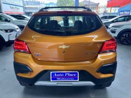 CHEVROLET - ONIX - 2016/2017 - Laranja - R$ 61.900,00