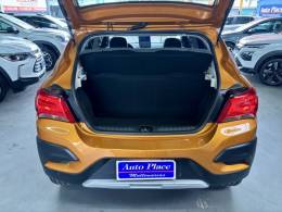 CHEVROLET - ONIX - 2016/2017 - Laranja - R$ 61.900,00