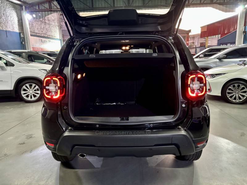 RENAULT - DUSTER - 2022/2023 - Preta - R$ 109.900,00