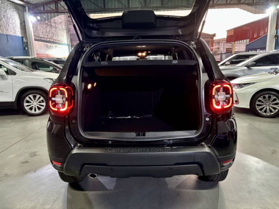 RENAULT - DUSTER - 2022/2023 - Preta - R$ 109.900,00