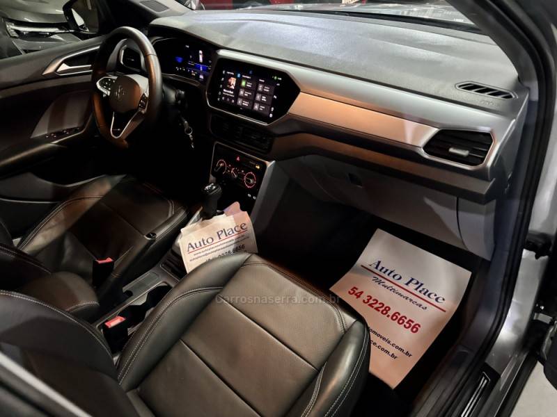 VOLKSWAGEN - T-CROSS - 2023/2024 - Prata - R$ 118.900,00