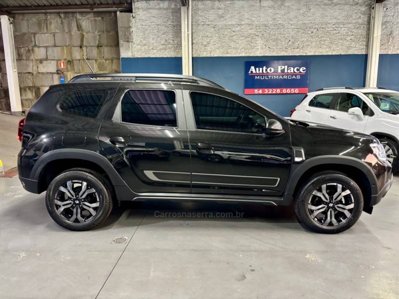 RENAULT - DUSTER - 2022/2023 - Preta - R$ 109.900,00