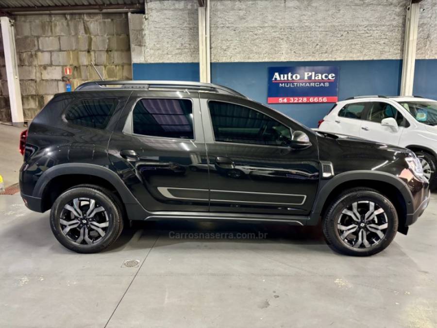 RENAULT - DUSTER - 2022/2023 - Preta - R$ 109.900,00