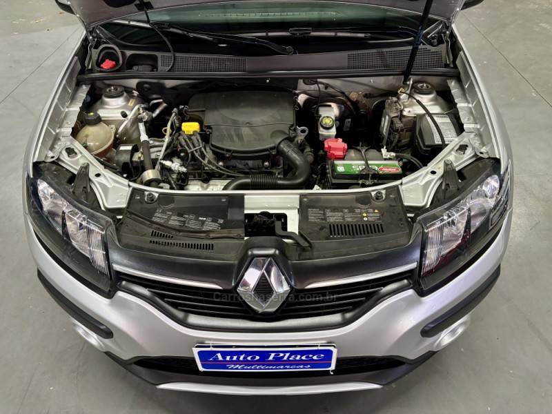 RENAULT - SANDERO - 2015/2016 - Prata - R$ 44.900,00