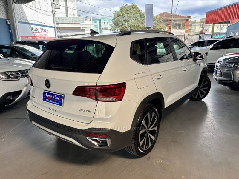 VOLKSWAGEN - TAOS - 2022/2022 - Branca - R$ 153.900,00