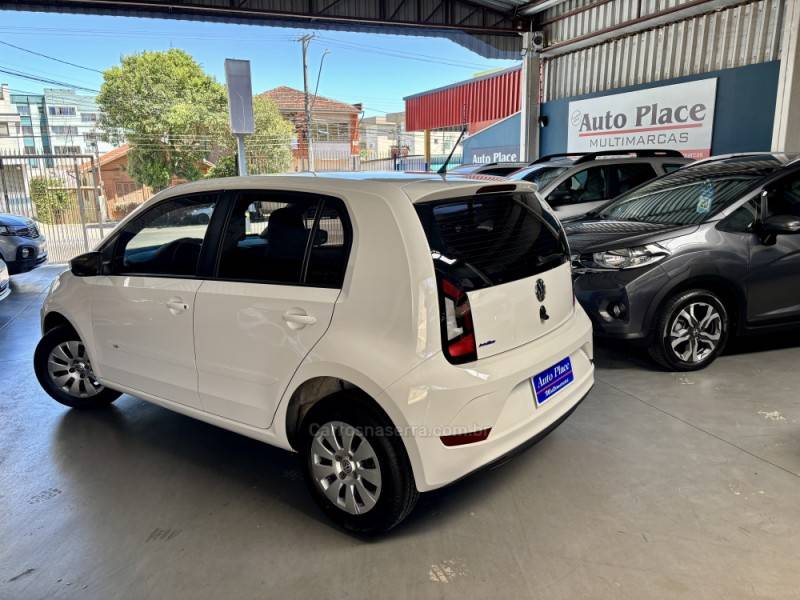 VOLKSWAGEN - UP - 2019/2020 - Branca - R$ 60.900,00