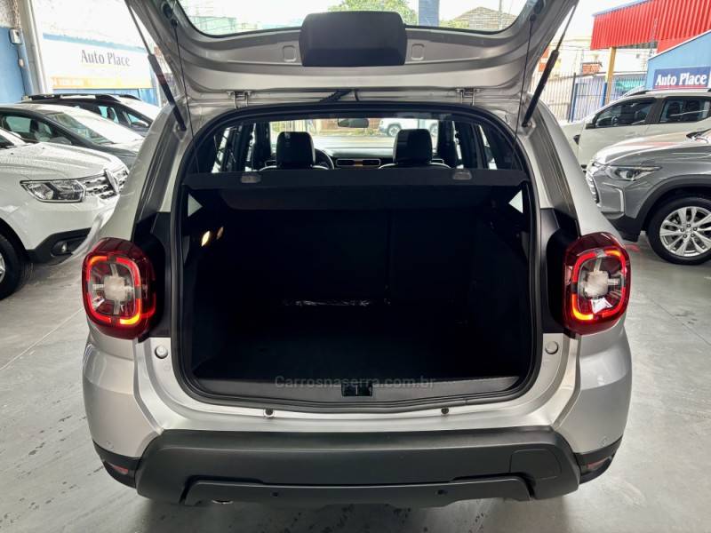 RENAULT - DUSTER - 2023/2024 - Prata - R$ 109.900,00