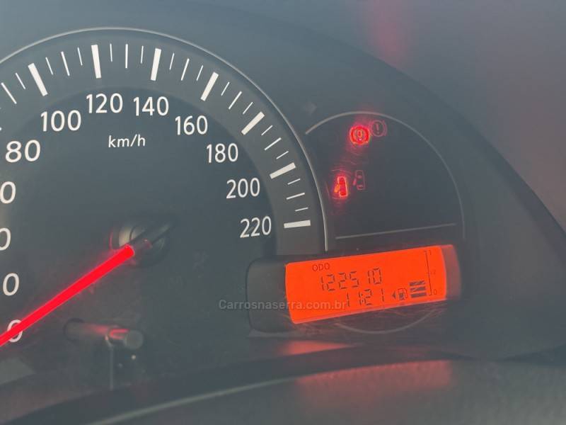 NISSAN - MARCH - 2015/2016 - Branca - R$ 40.000,00