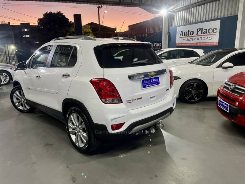 CHEVROLET - TRACKER - 2017/2018 - Branca - R$ 92.900,00