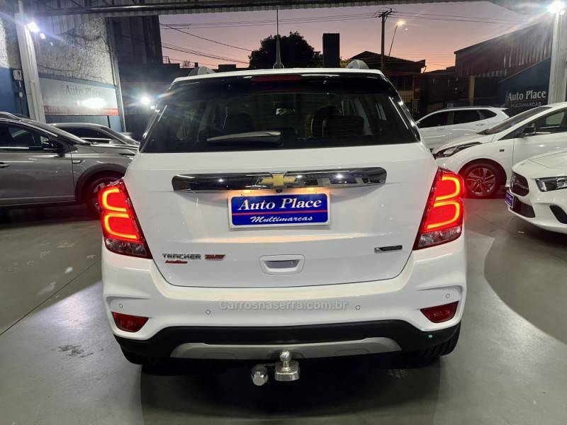 CHEVROLET - TRACKER - 2017/2018 - Branca - R$ 92.900,00